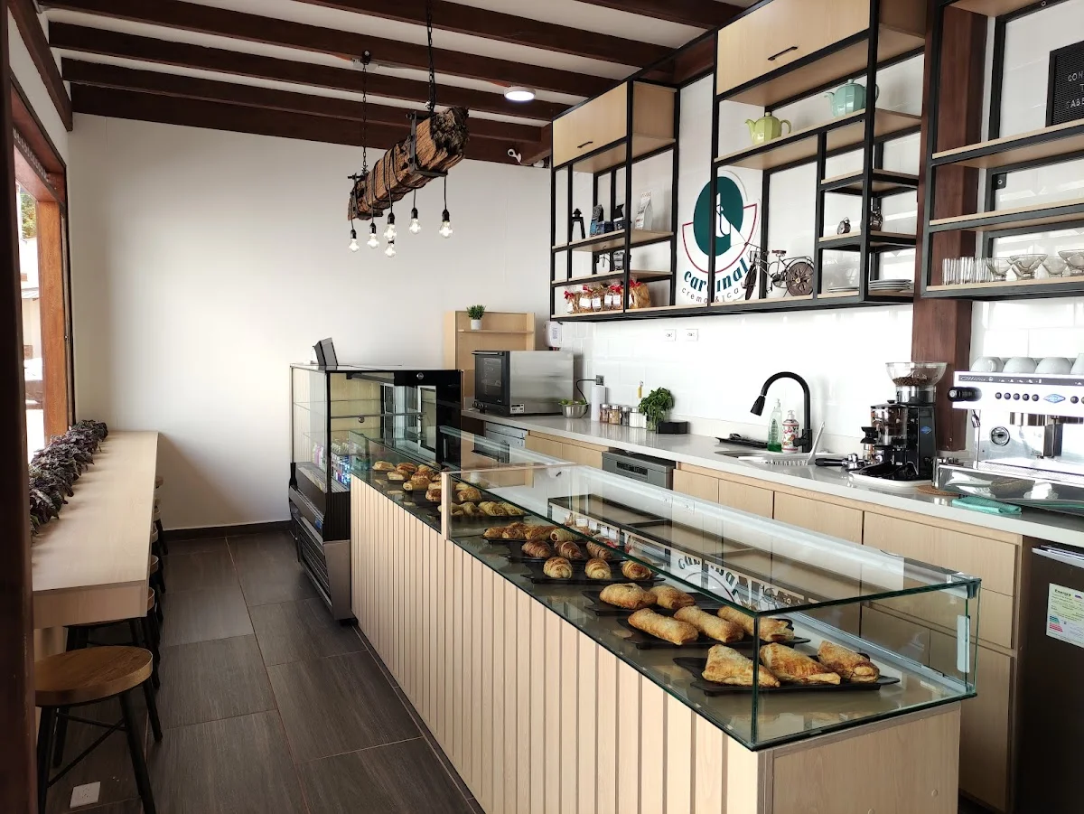 Cardinal Crema & Café